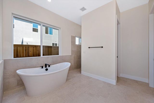 1332 Bear Creek Dr, Rocklin, CA 95765