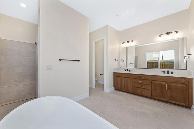1332 Bear Creek Dr, Rocklin, CA 95765