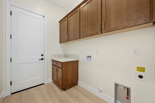 1332 Bear Creek Dr, Rocklin, CA 95765