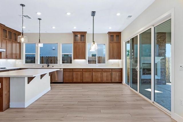 1332 Bear Creek Dr, Rocklin, CA 95765