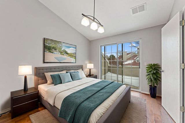 2040 Shenandoah Court B, Plymouth, MN 55447