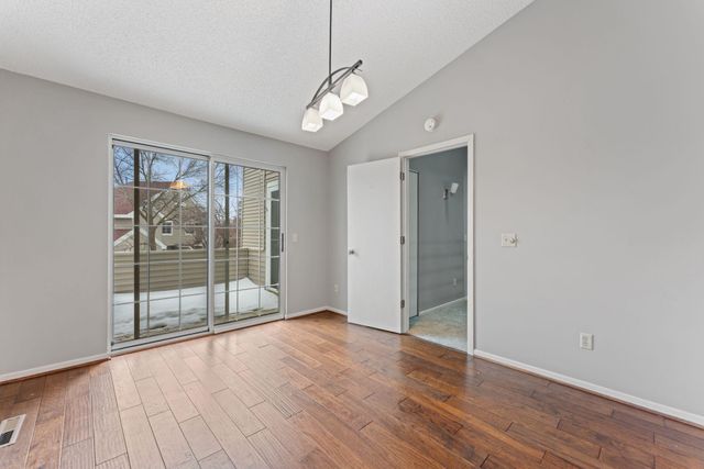 2040 Shenandoah Court B, Plymouth, MN 55447