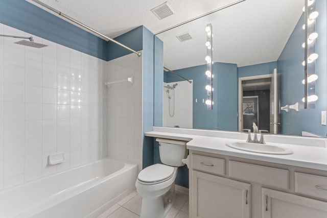 2040 Shenandoah Court B, Plymouth, MN 55447