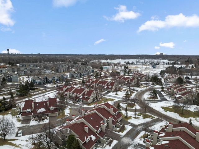 2040 Shenandoah Court B, Plymouth, MN 55447