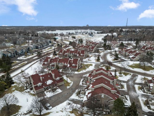 2040 Shenandoah Court B, Plymouth, MN 55447