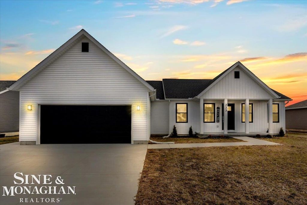 233 Oregon Avenue, Marysville, MI 48040