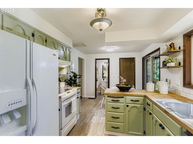 14546 S KELMSLEY Dr, Oregon City, OR 97045