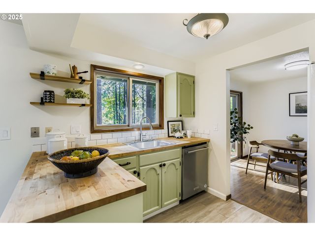 14546 S KELMSLEY Dr, Oregon City, OR 97045