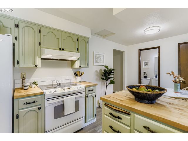 14546 S KELMSLEY Dr, Oregon City, OR 97045