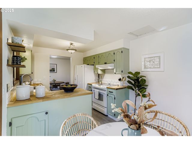 14546 S KELMSLEY Dr, Oregon City, OR 97045