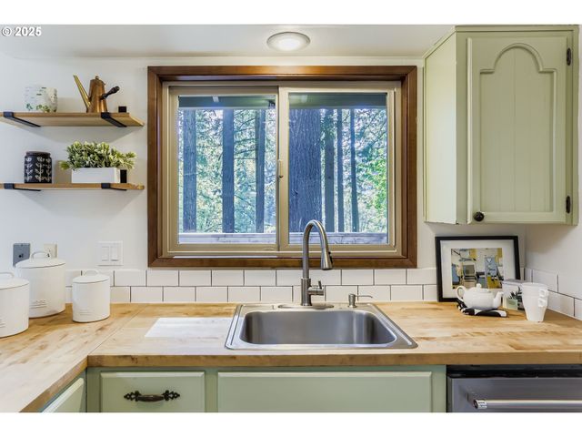 14546 S KELMSLEY Dr, Oregon City, OR 97045