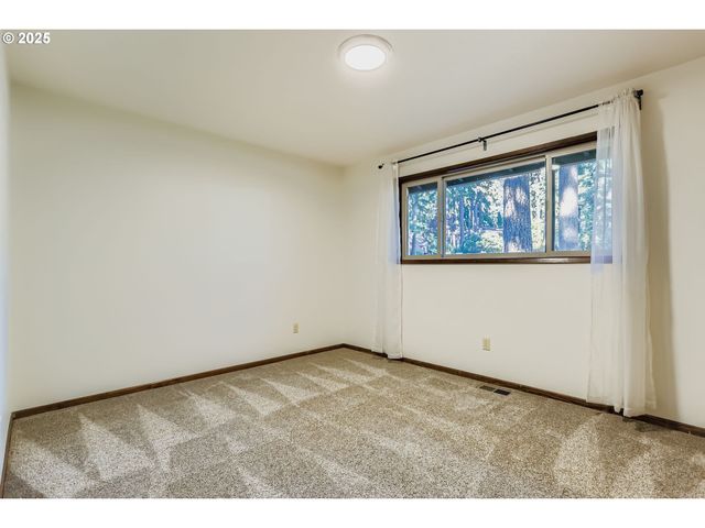 14546 S KELMSLEY Dr, Oregon City, OR 97045