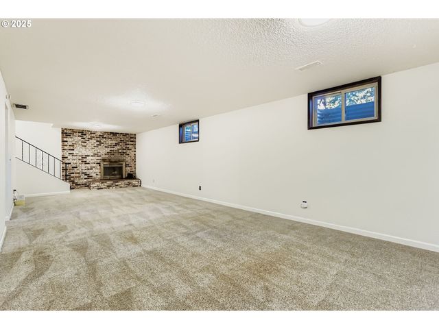 14546 S KELMSLEY Dr, Oregon City, OR 97045