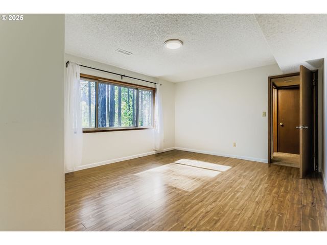 14546 S KELMSLEY Dr, Oregon City, OR 97045