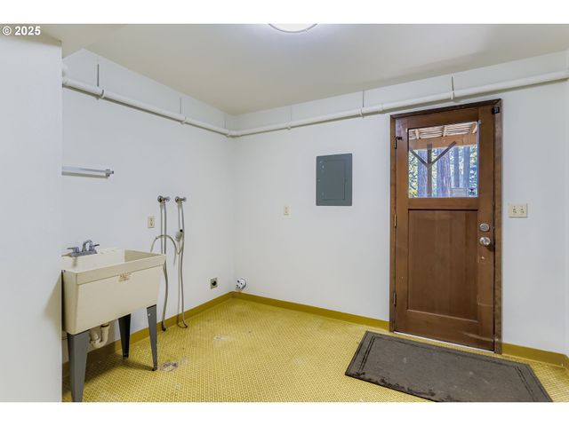 14546 S KELMSLEY Dr, Oregon City, OR 97045