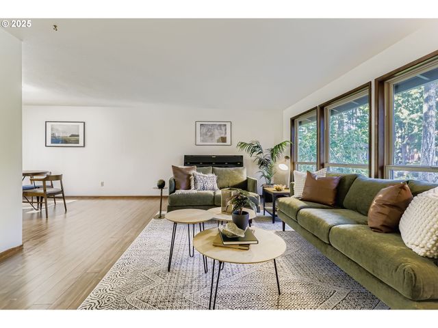 14546 S KELMSLEY Dr, Oregon City, OR 97045