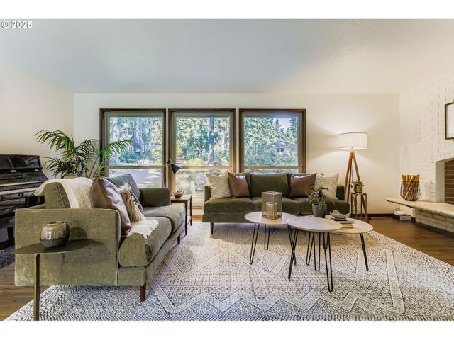 14546 S KELMSLEY Dr, Oregon City, OR 97045