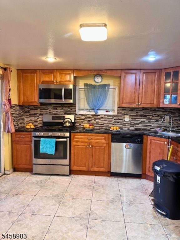 105 Mcadoo Ave, Jersey City, NJ 07305 — photo 5