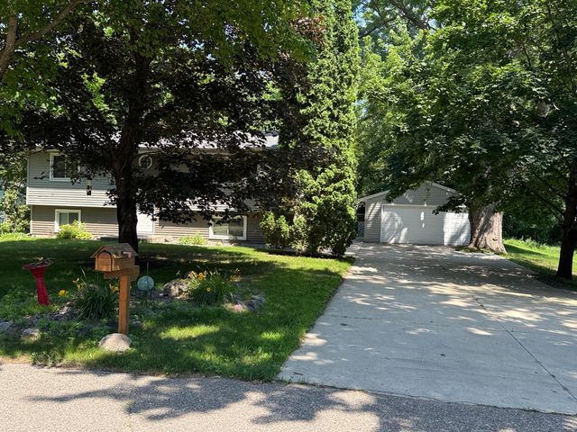 925 S Holcombe Avenue, Litchfield, MN 55355