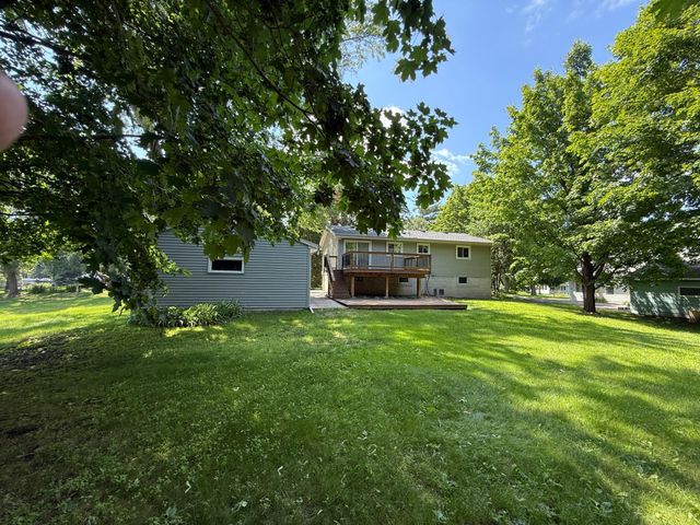 925 S Holcombe Avenue, Litchfield, MN 55355