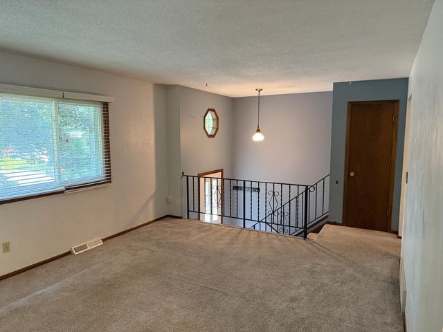925 S Holcombe Avenue, Litchfield, MN 55355