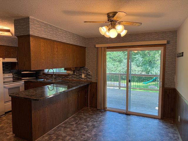 925 S Holcombe Avenue, Litchfield, MN 55355