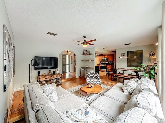 200 CARRIAGE HILL DRIVE, Casselberry, FL 32707