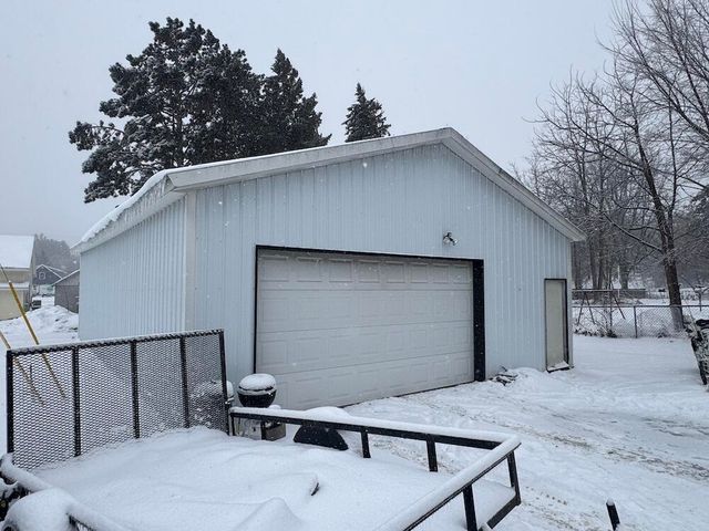 190 E Spruce Street, Harrison, MI 48625