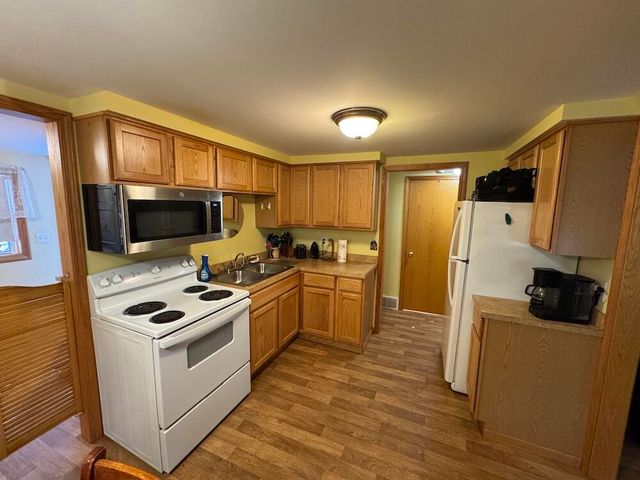 190 E Spruce Street, Harrison, MI 48625