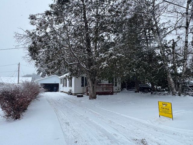 190 E Spruce Street, Harrison, MI 48625