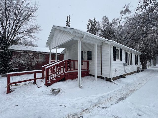 190 E Spruce Street, Harrison, MI 48625