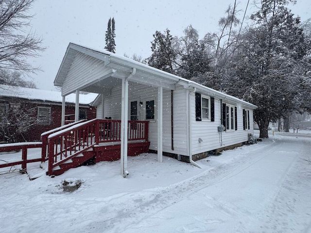 190 E Spruce Street, Harrison, MI 48625