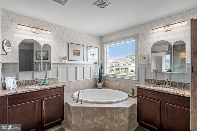 412 GARDENIA DR, Mullica Hill, NJ 08062