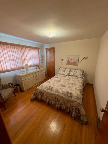 2056 Market Street, Blue Island, IL 60406