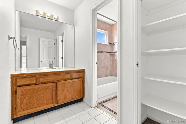 4249 S Killarney Street, Aurora, CO 80013