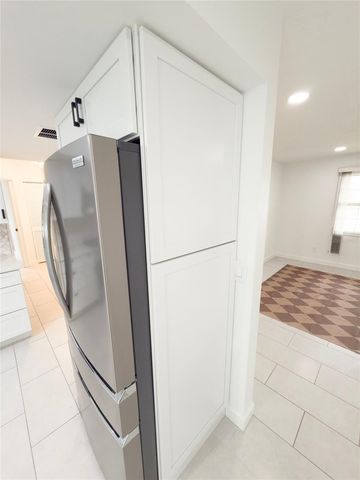 1044 51ST AVENUE N, St Petersburg, FL 33703