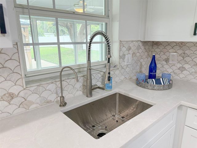 1044 51ST AVENUE N, St Petersburg, FL 33703