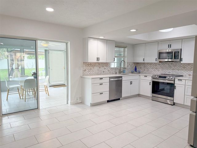 1044 51ST AVENUE N, St Petersburg, FL 33703