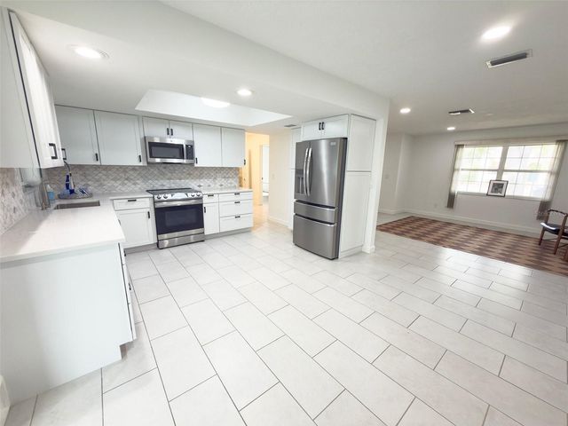 1044 51ST AVENUE N, St Petersburg, FL 33703