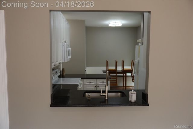 13500 Wyndemere Circle, Sterling Heights, MI 48313