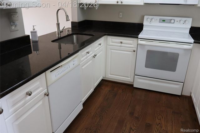 13500 Wyndemere Circle, Sterling Heights, MI 48313