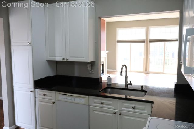 13500 Wyndemere Circle, Sterling Heights, MI 48313