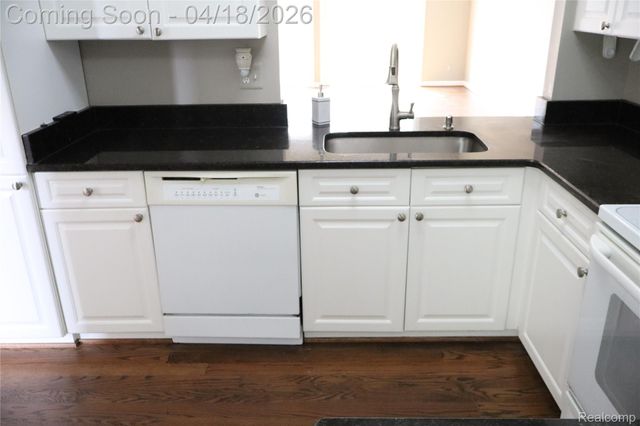 13500 Wyndemere Circle, Sterling Heights, MI 48313