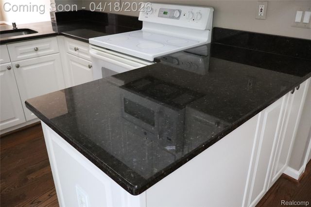 13500 Wyndemere Circle, Sterling Heights, MI 48313