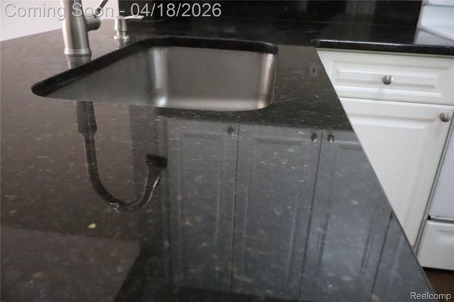 13500 Wyndemere Circle, Sterling Heights, MI 48313