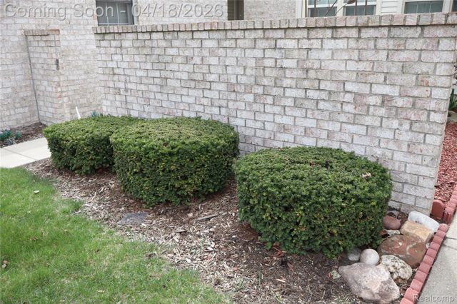 13500 Wyndemere Circle, Sterling Heights, MI 48313