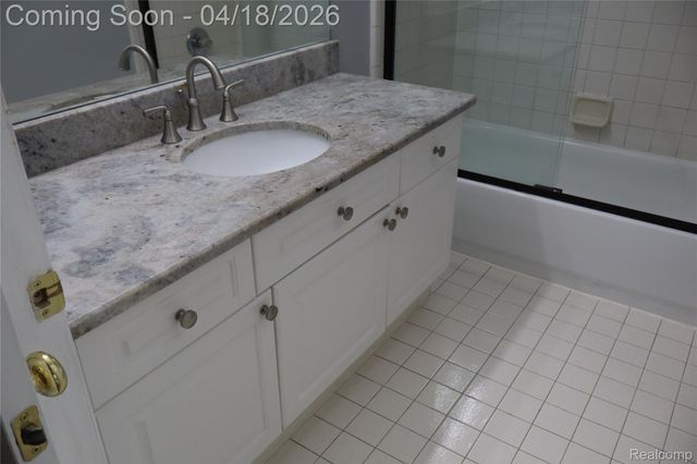 13500 Wyndemere Circle, Sterling Heights, MI 48313