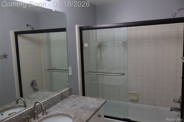 13500 Wyndemere Circle, Sterling Heights, MI 48313