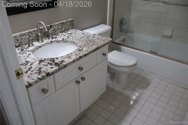 13500 Wyndemere Circle, Sterling Heights, MI 48313