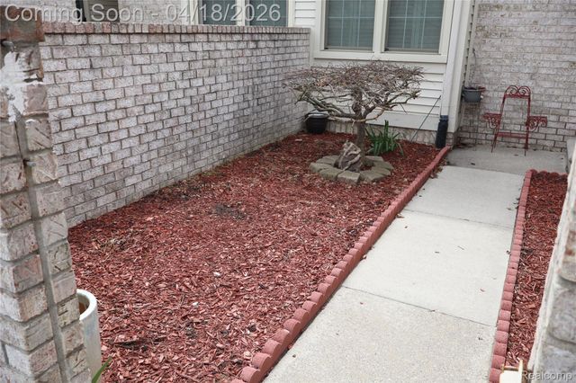 13500 Wyndemere Circle, Sterling Heights, MI 48313